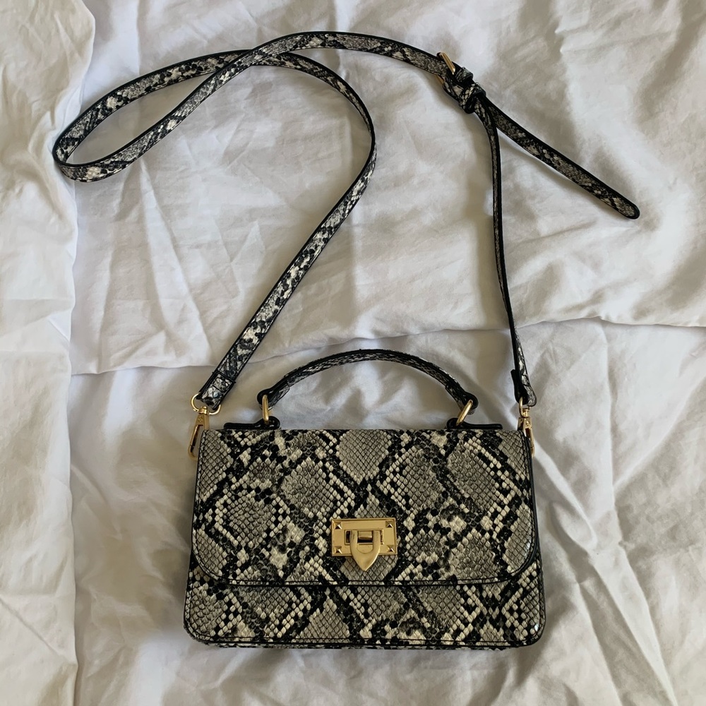 Beautiful snake skin pattern bag!